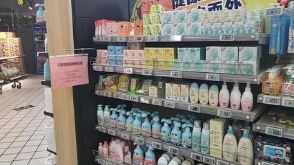 海淀區已有50多家經營單位設置了醒目的兒童化妝品銷售專區或專柜。海淀區市場監管局供圖