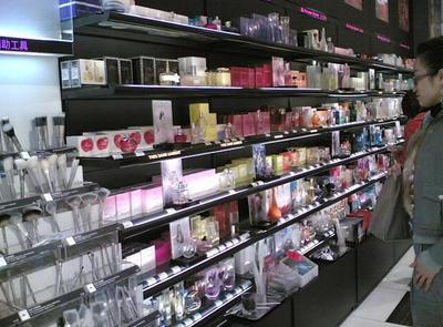 什么樣的營銷模式?這家化妝品現在全球擁有上千家門店