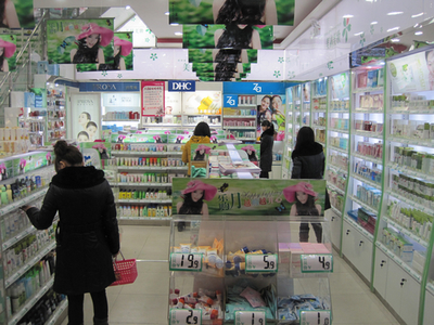 跑市場(chǎng)-CBO化妝品財(cái)經(jīng)在線-越深入,越有戲-化妝品財(cái)經(jīng)在線-一個(gè)行業(yè)的生意與思想